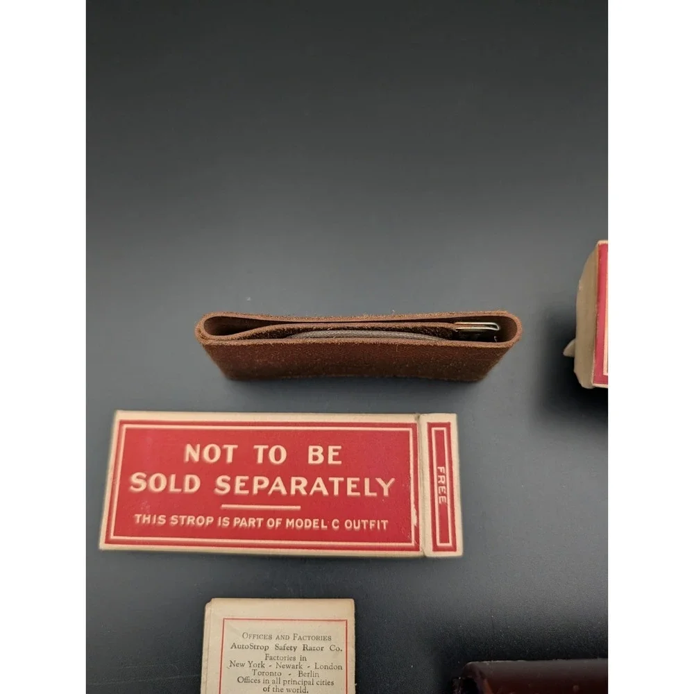 Vintage‎ Valet AutoStrop Razor Set w/ Orig. Box & Strap